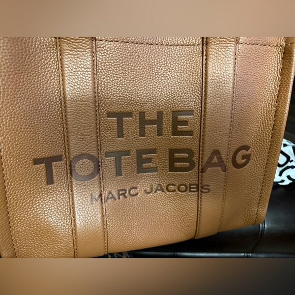 Authentic Marc Jacobs Leather Medium Argan Oil Tote - Picture 3 of 7